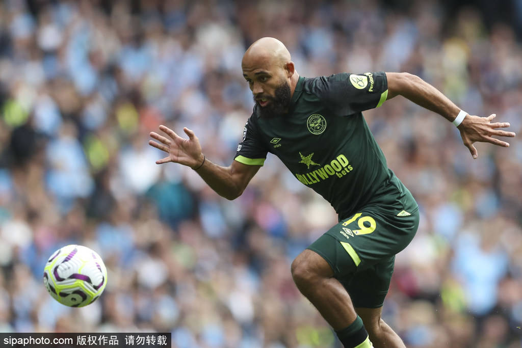 曼联今夏转会策略大揭秘：如何引进卡洛斯·巴莱巴